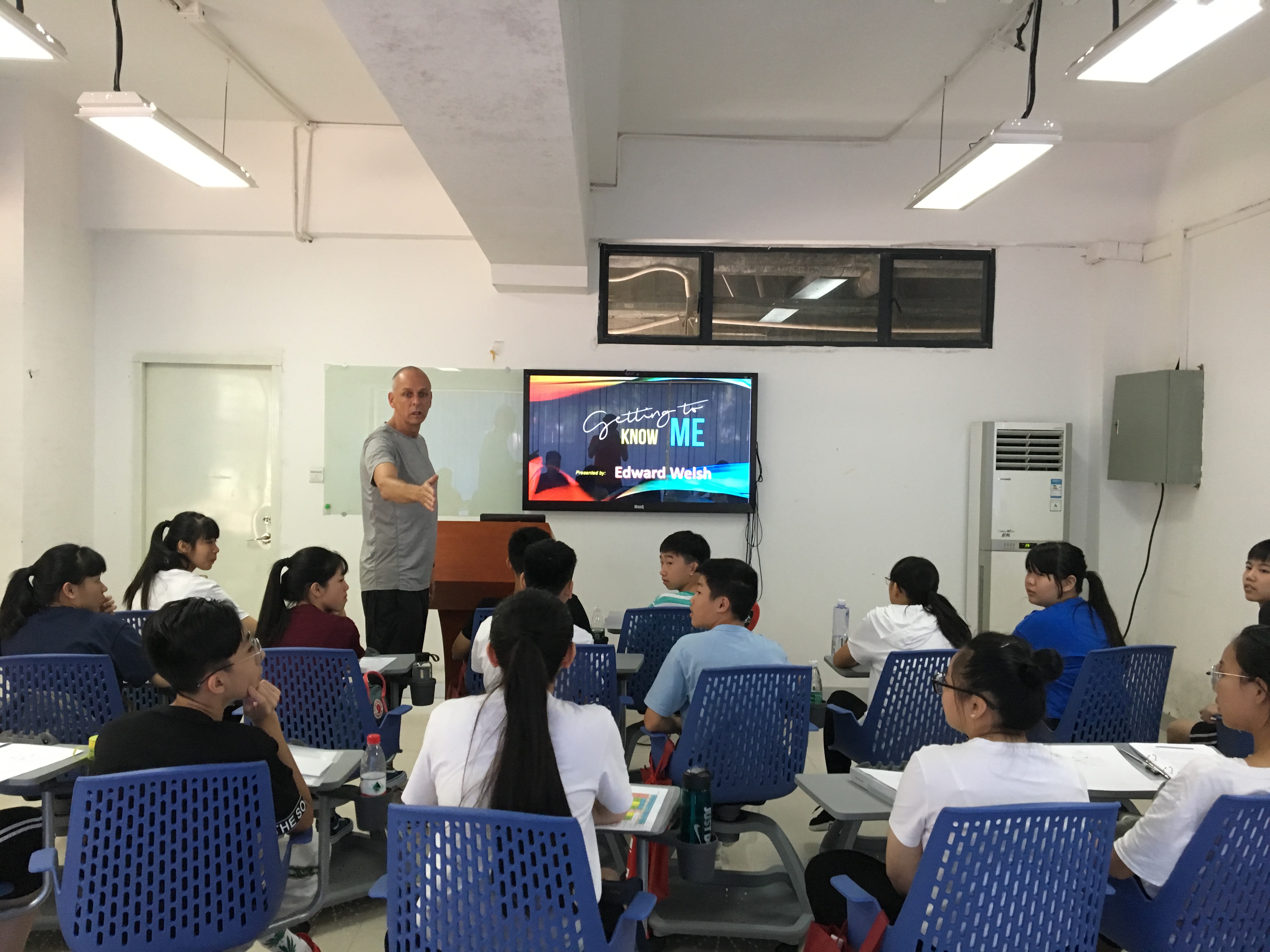 2018年暑期广外-澳门新华学校夏令营第二天——英文课堂绽光芒,传水