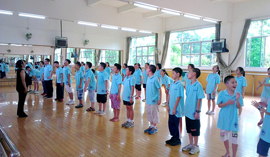 夏令营的艺术体操课