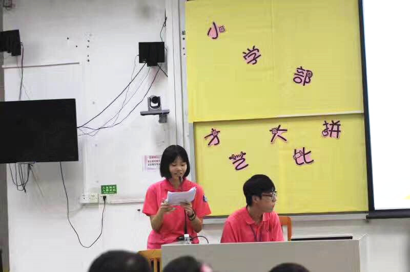 罗雅元学员(左一)