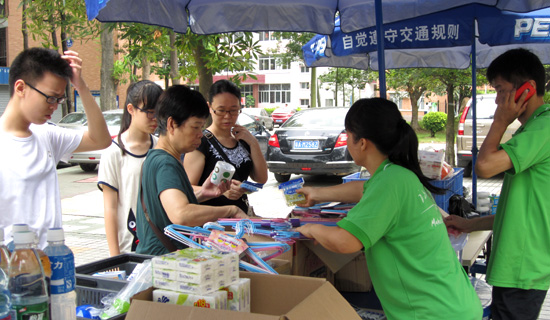 在宿舍门口买生活用品