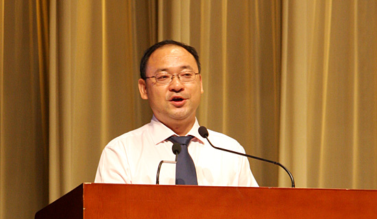 陈开举 致开幕词