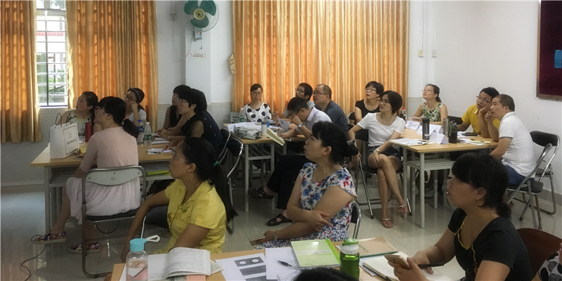 全神贯注地听听力