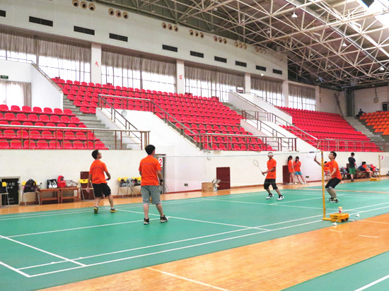 快乐夏令营羽毛球课