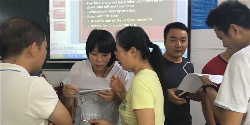 面对面用英文描述彼此,别开生面的Greeting!